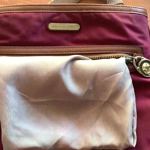 Elegant Burgundy Crossbody Bag - Picture 9 of 13